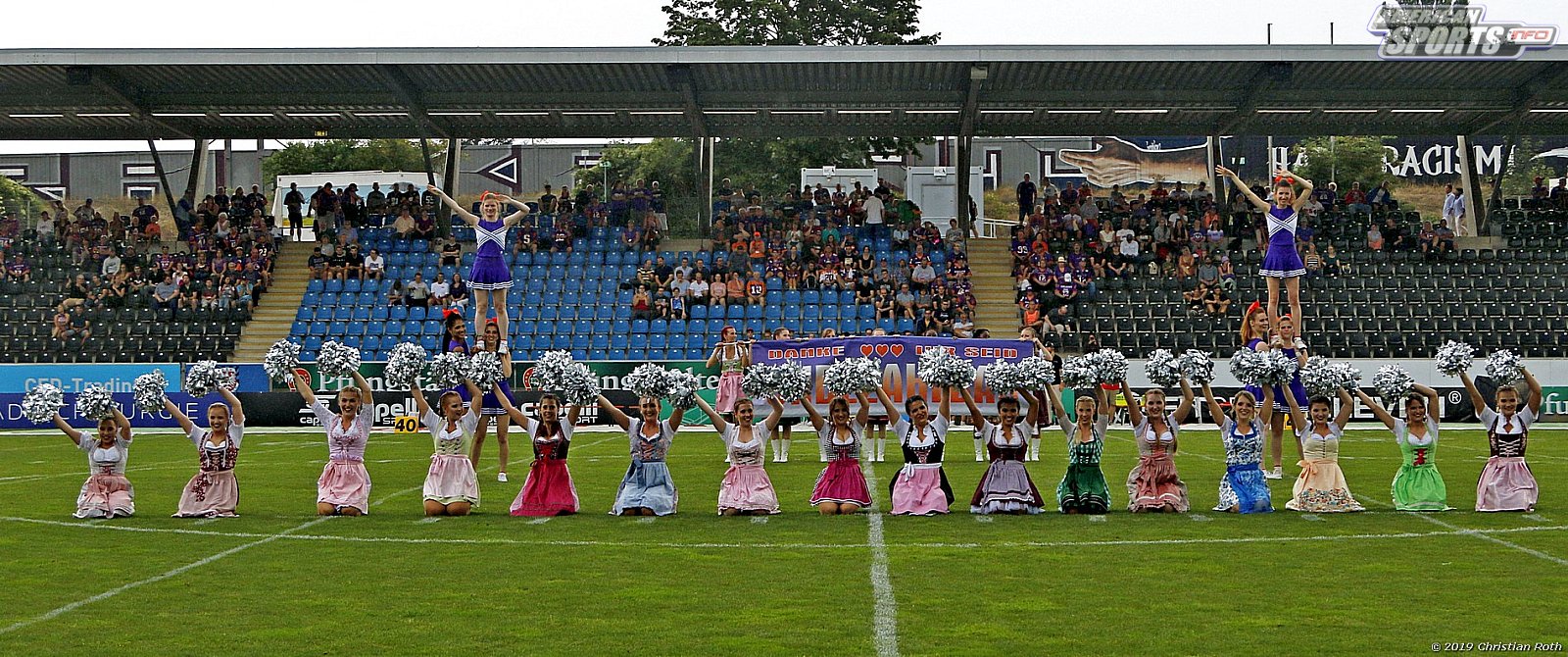 Die Frankfurt Universe Cheerleader beim Heimspiel gegen die Kirchdorf Wildcats am 28.07.2019
