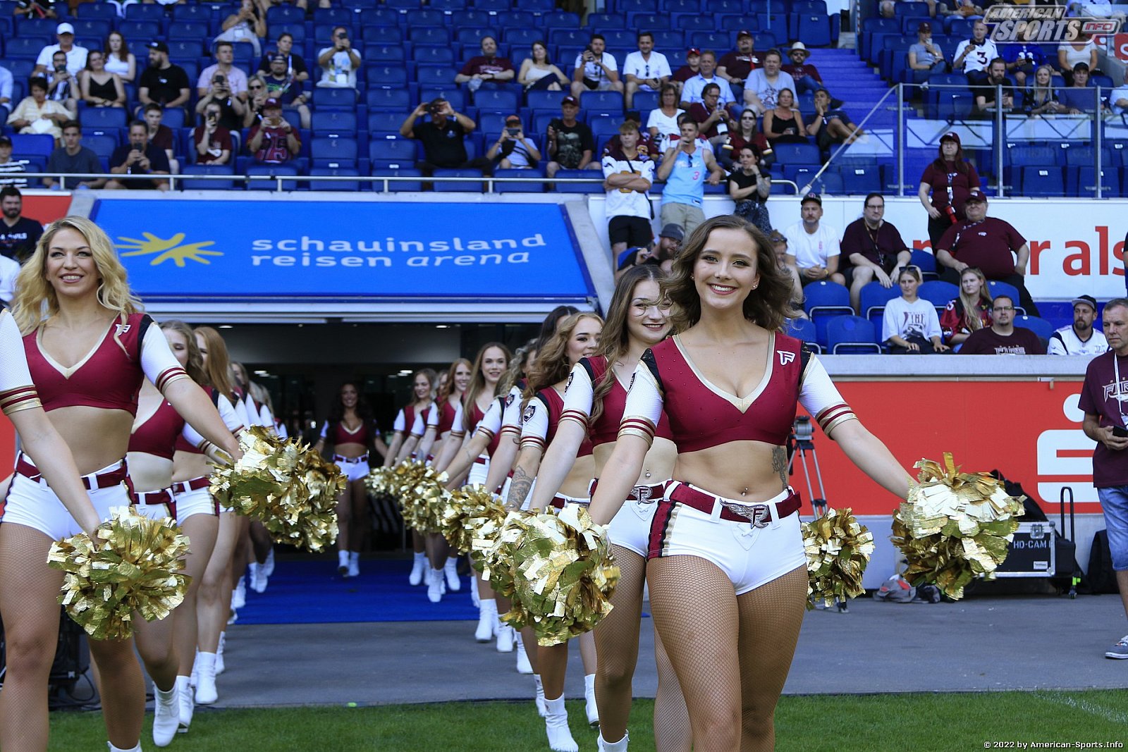 ELF: Die Pyromaniacs Cheerleader beim Heimspiel von Rhein Fire gegen die Hamburg Sea Devils am 25.07.2022