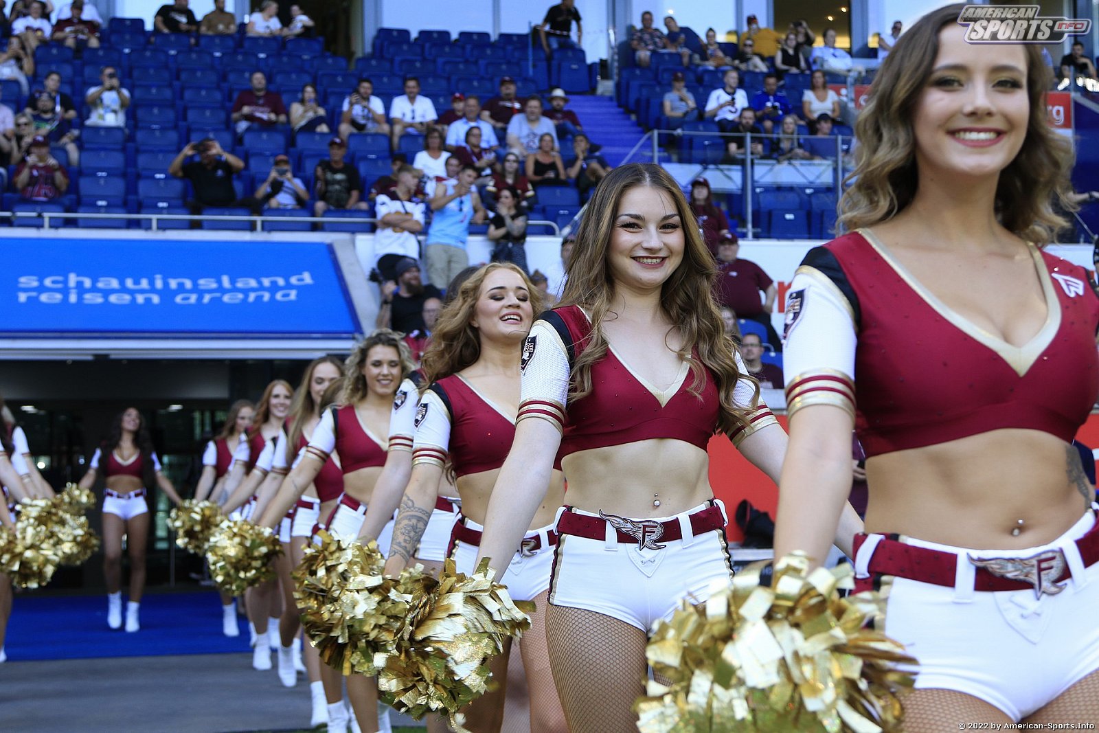 ELF: Die Pyromaniacs Cheerleader beim Heimspiel von Rhein Fire gegen die Hamburg Sea Devils am 25.07.2022
