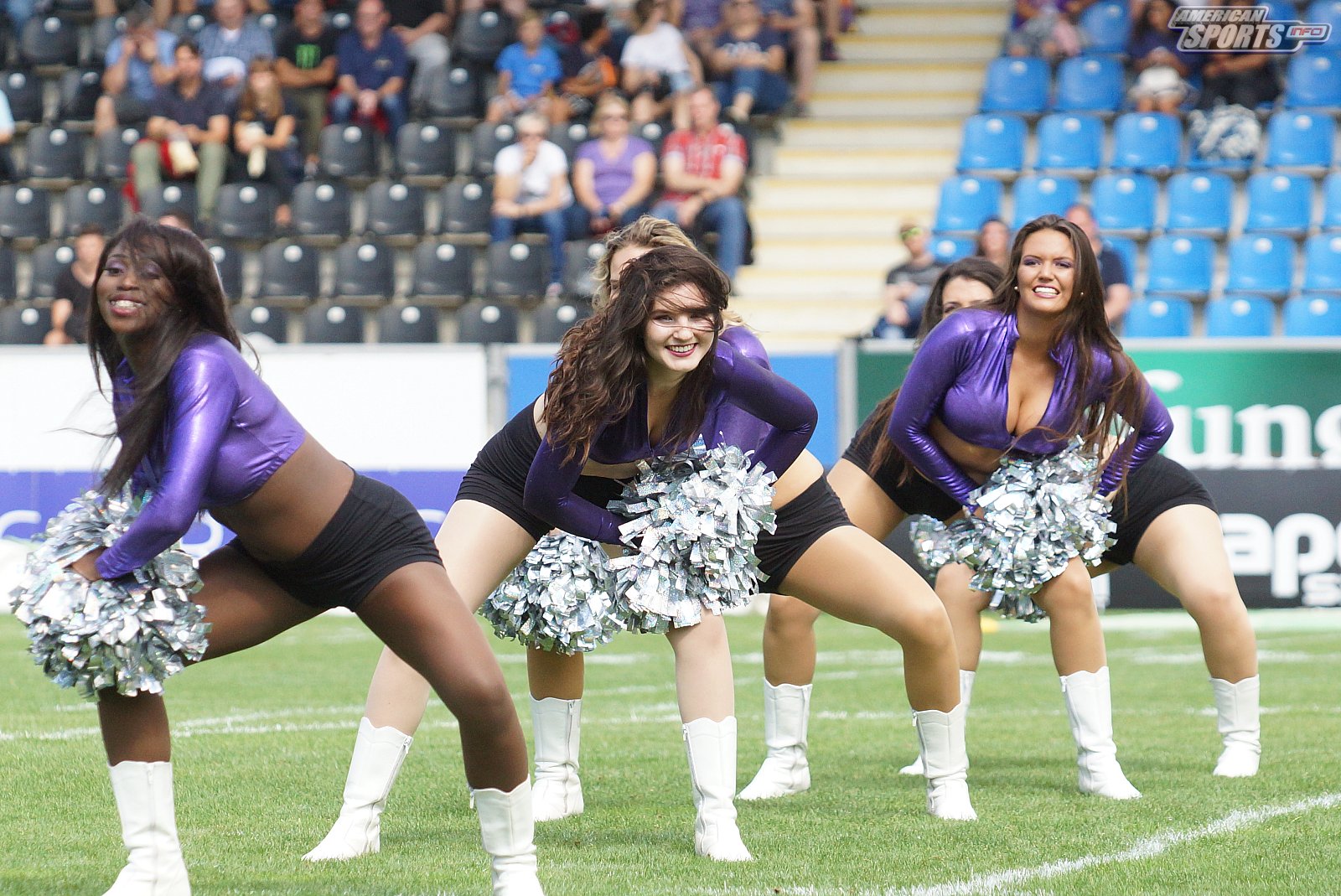 Die Frankfurt Universe Cheerleader beim Heimspiel gegen die Stuttgart Scorpions am 18.08.2019
