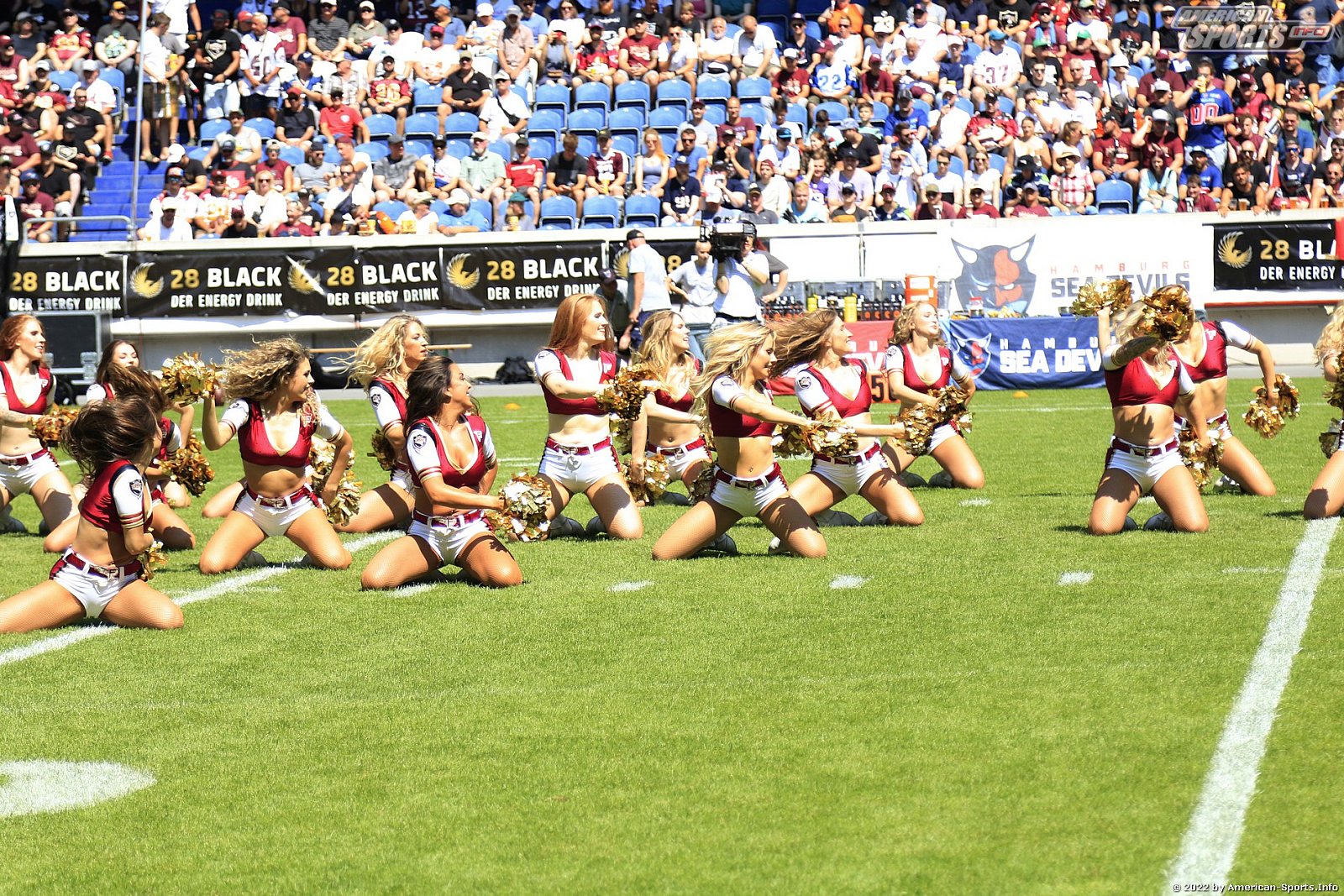 ELF: Die Pyromaniacs Cheerleader beim Heimspiel von Rhein Fire gegen die Hamburg Sea Devils am 25.07.2022