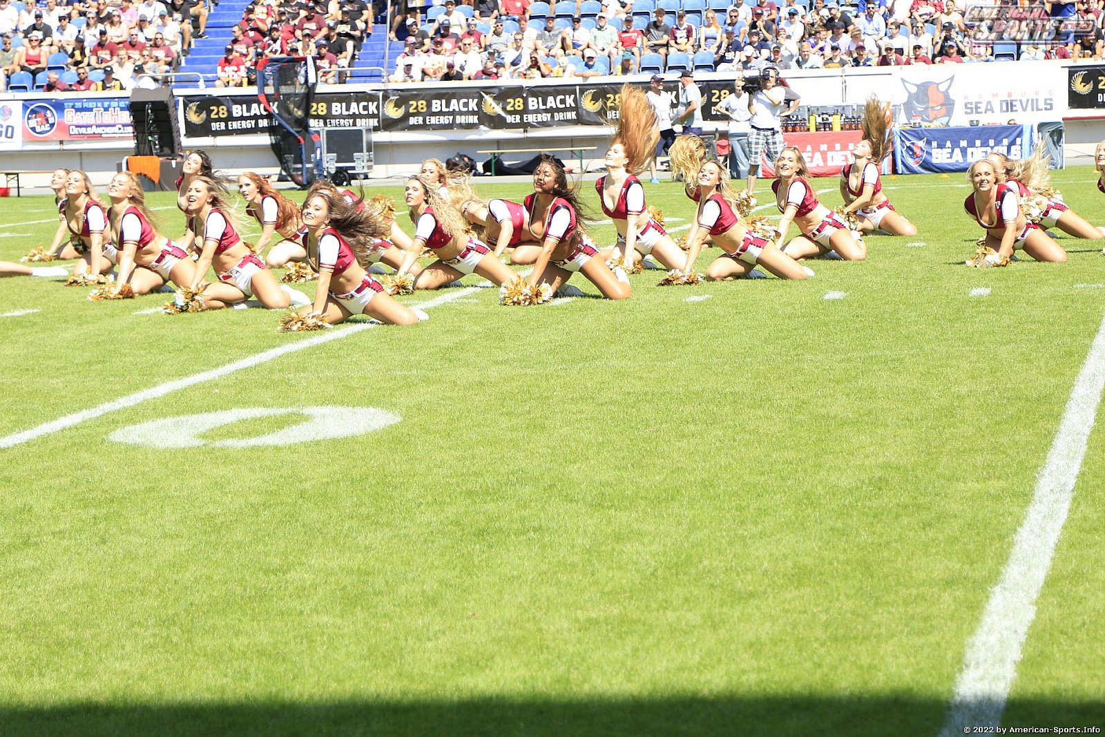 ELF: Die Pyromaniacs Cheerleader beim Heimspiel von Rhein Fire gegen die Hamburg Sea Devils am 25.07.2022