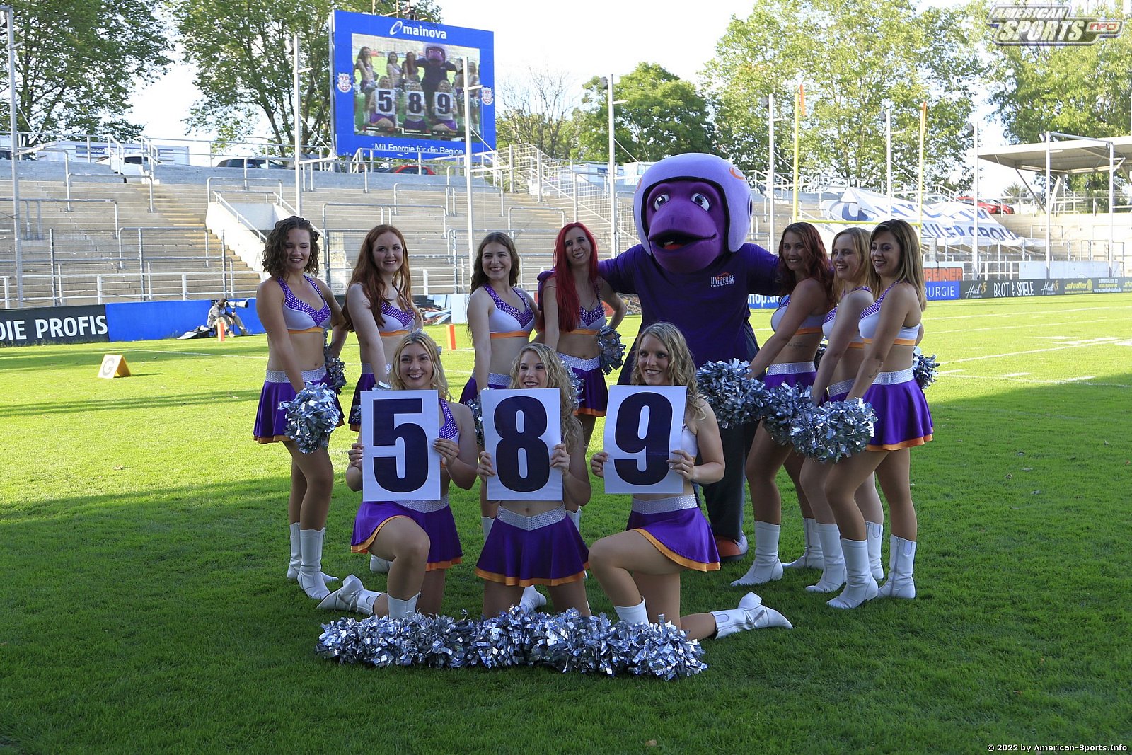 Die Frankfurt Universe Cheerleader beim Heimspiel gegen die Ravensburg Razorbacks am 21.05.2022