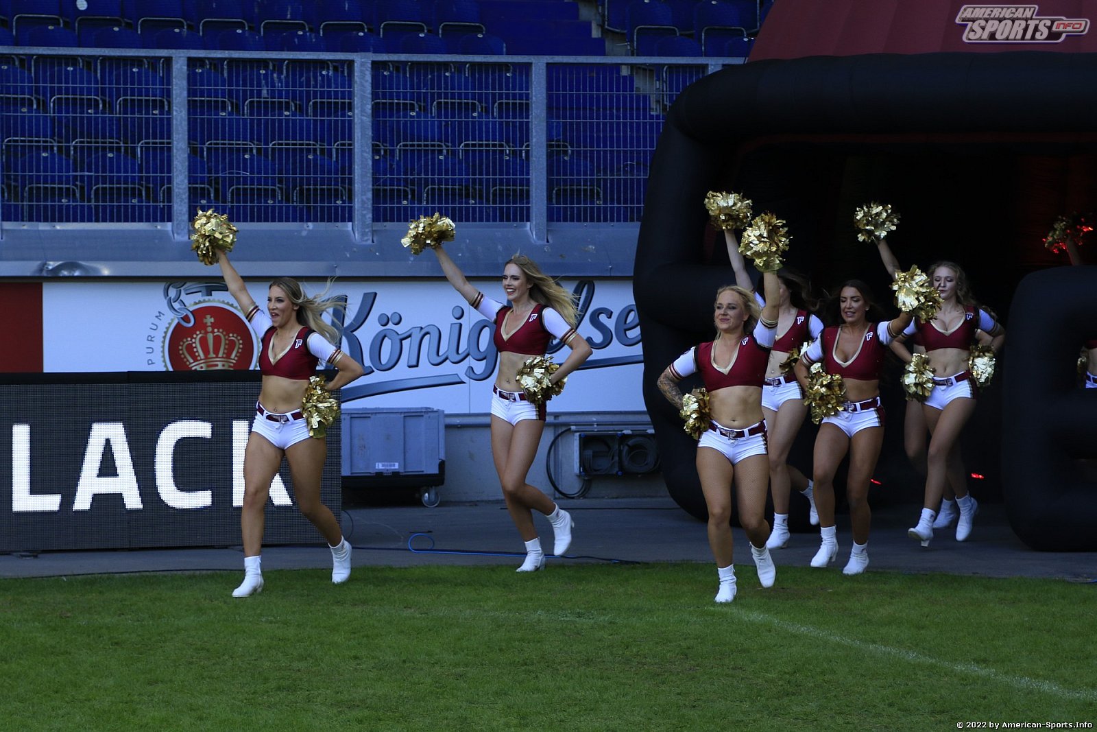ELF: Die Pyromaniacs Cheerleader beim Heimspiel von Rhein Fire gegen die Hamburg Sea Devils am 25.07.2022