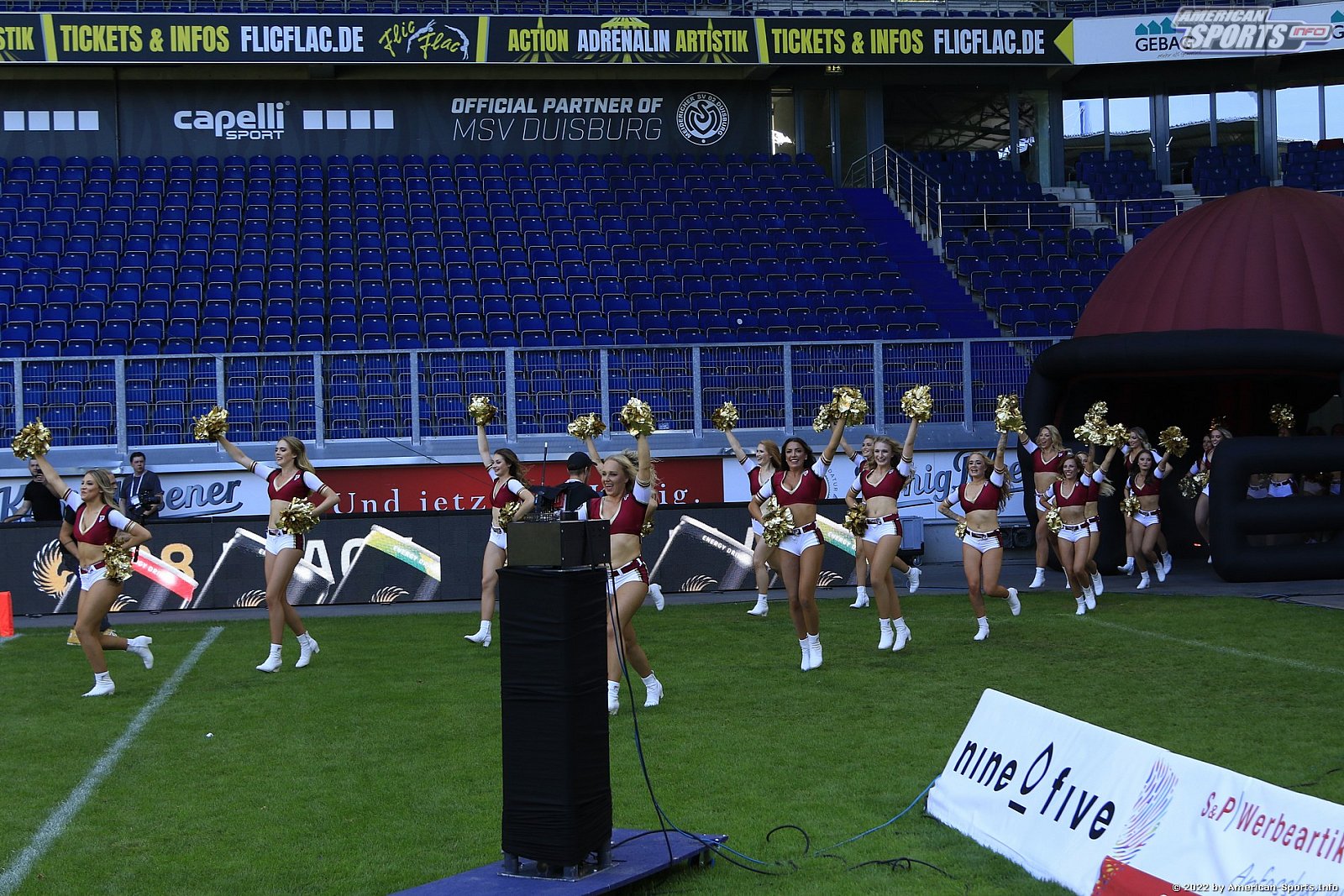 ELF: Die Pyromaniacs Cheerleader beim Heimspiel von Rhein Fire gegen die Hamburg Sea Devils am 25.07.2022