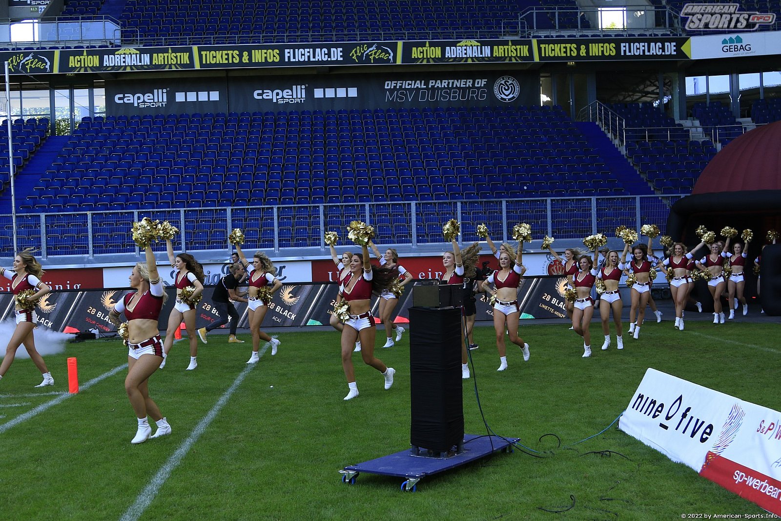 ELF: Die Pyromaniacs Cheerleader beim Heimspiel von Rhein Fire gegen die Hamburg Sea Devils am 25.07.2022