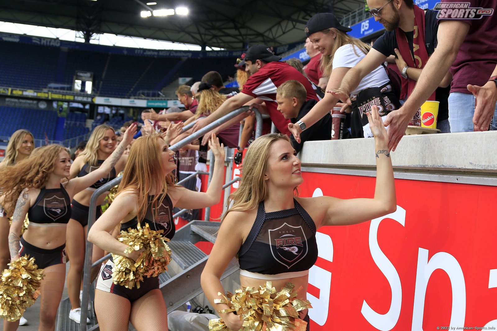 ELF: Die Pyromaniacs Cheerleader beim Heimspiel von Rhein Fire gegen die Barcelona Dragons am  26.06.2022