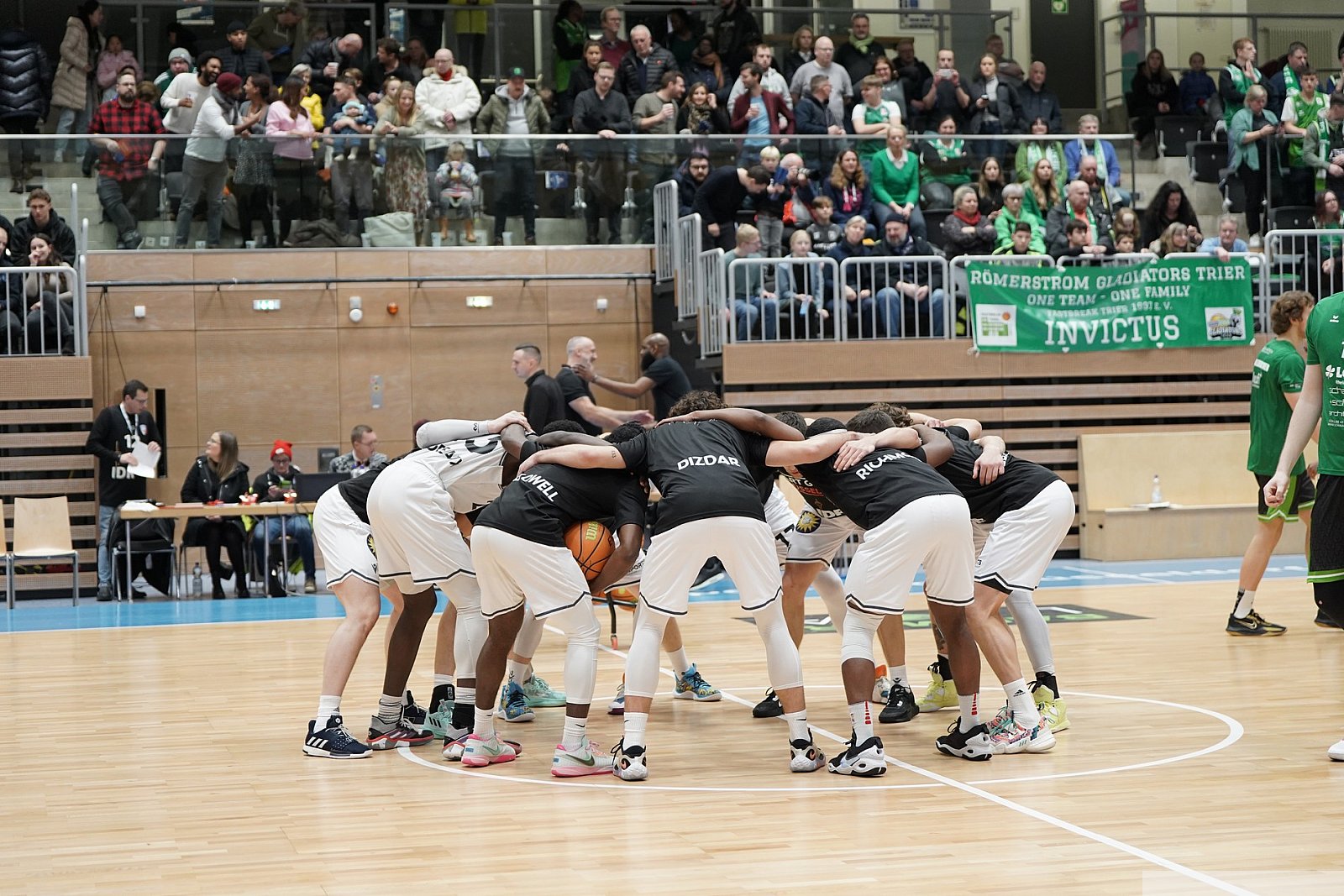 Pro A: ART Giants Düsseldorf vs RÖMERSTROM Gladiators Trier 84:104 23.12.2022 