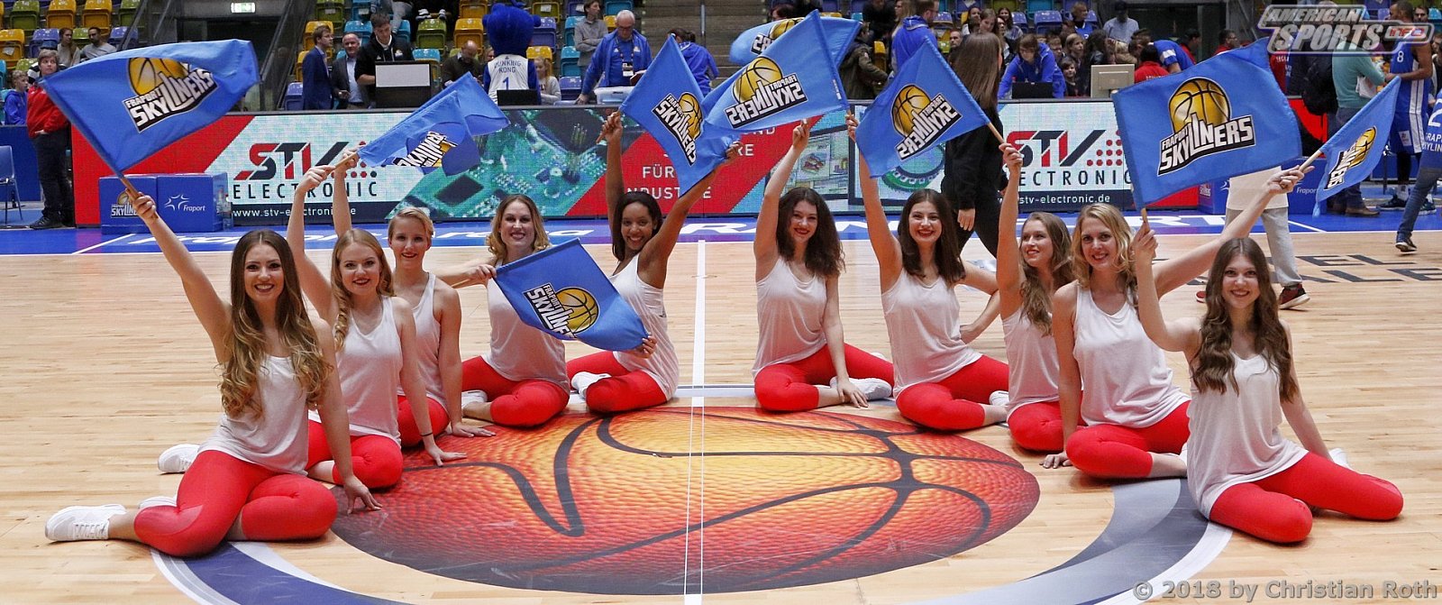 Das Frankfurt Skyliners Danceteam beim BBL Pokal Heimspiel gegen die Basketball Löwen Braunschweig am 22.12.2018