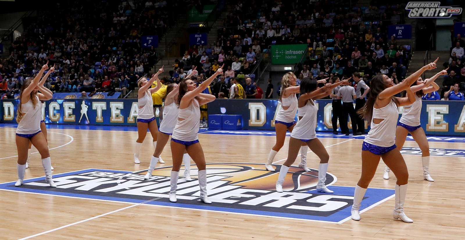 Das Frankfurt Skyliners Danceteam beim BBL Heimspiel gegen Alba Berlin am 03.03.2019