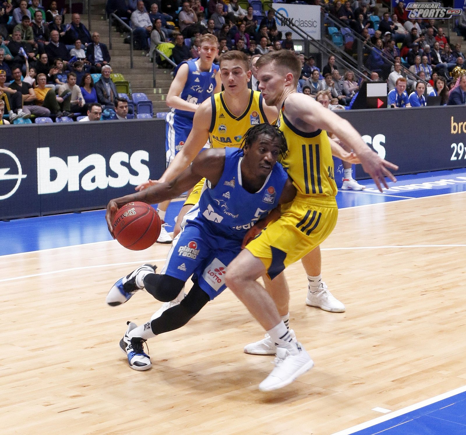 Das Frankfurt Skyliners Danceteam beim BBL Heimspiel gegen Alba Berlin am 03.03.2019