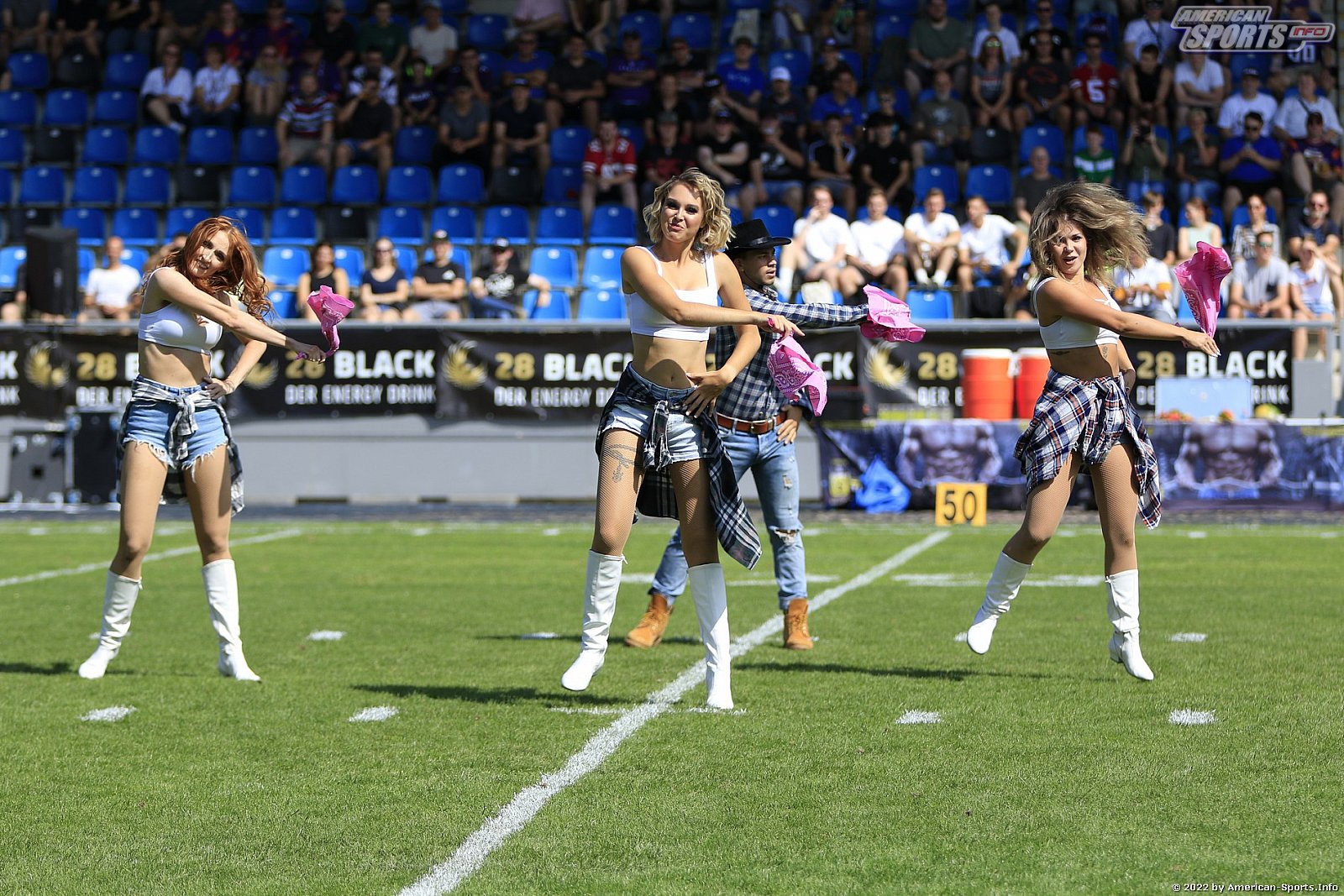 ELF: Die Frankfurt Galaxy Dancers und Loona beim Heimspiel gegen die Raiders Tirol am 28.08.2022