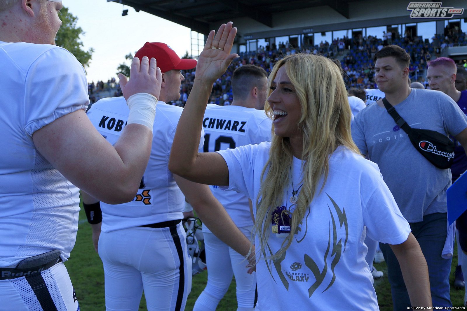 ELF: Die Frankfurt Galaxy Dancers und Loona beim Heimspiel gegen die Raiders Tirol am 28.08.2022