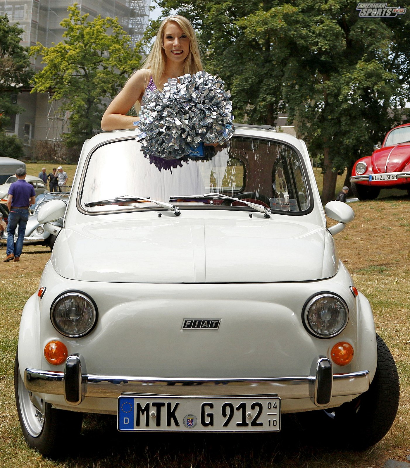 Die Frankfurt Universe Cheerleader bei der Oldtimer Ausstellung in Frankfurt Höchst 07.07.2019