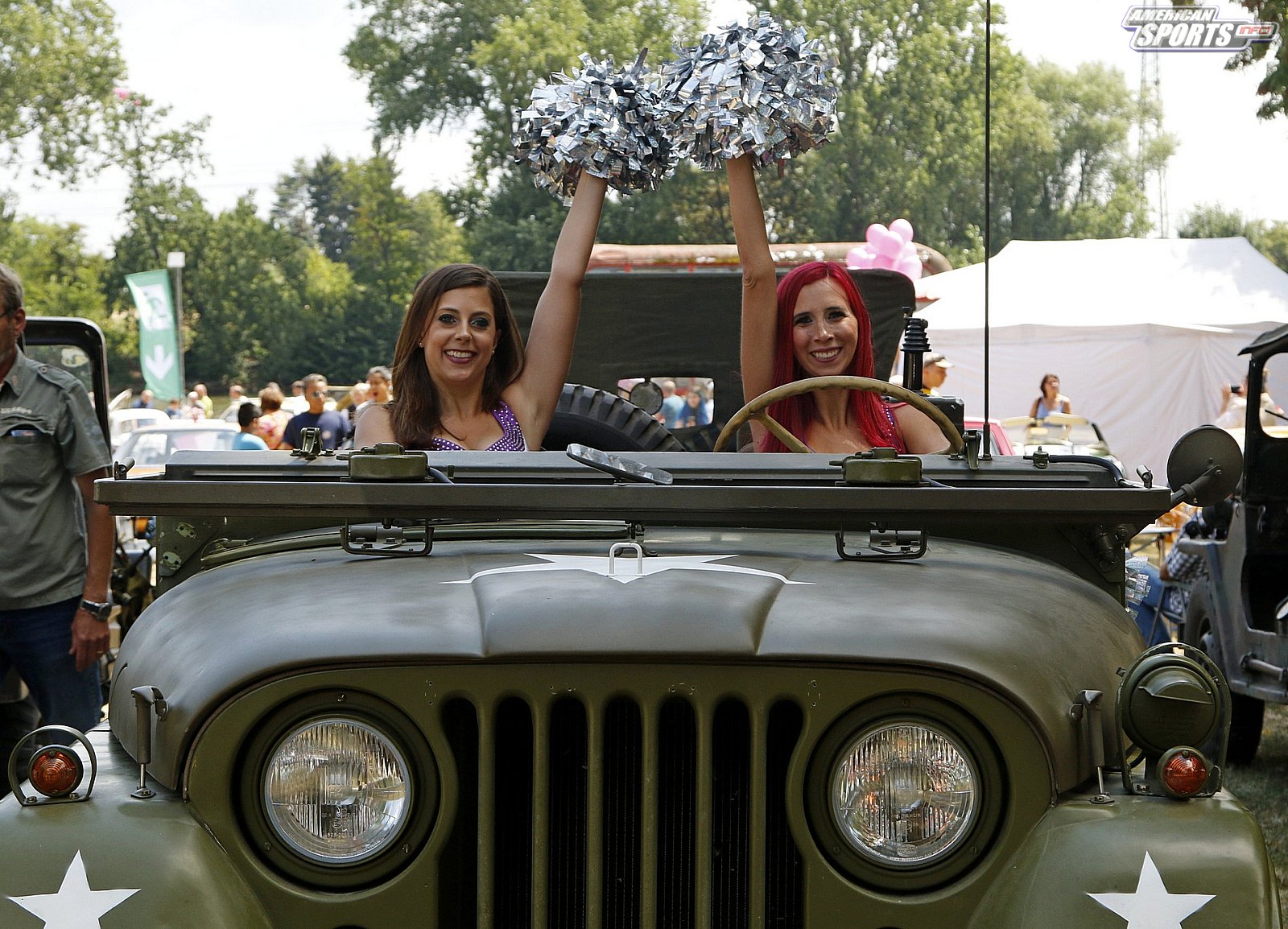 Die Frankfurt Universe Cheerleader bei der Oldtimer Ausstellung in Frankfurt Höchst 07.07.2019