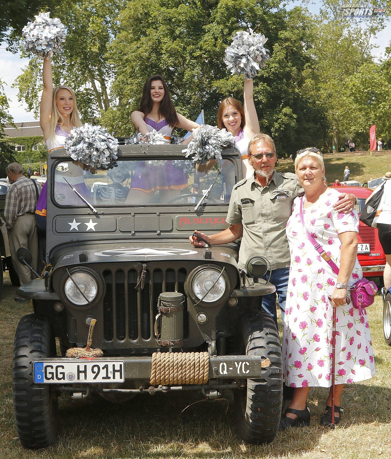 Die Frankfurt Universe Cheerleader bei der Oldtimer Ausstellung in Frankfurt Höchst 07.07.2019