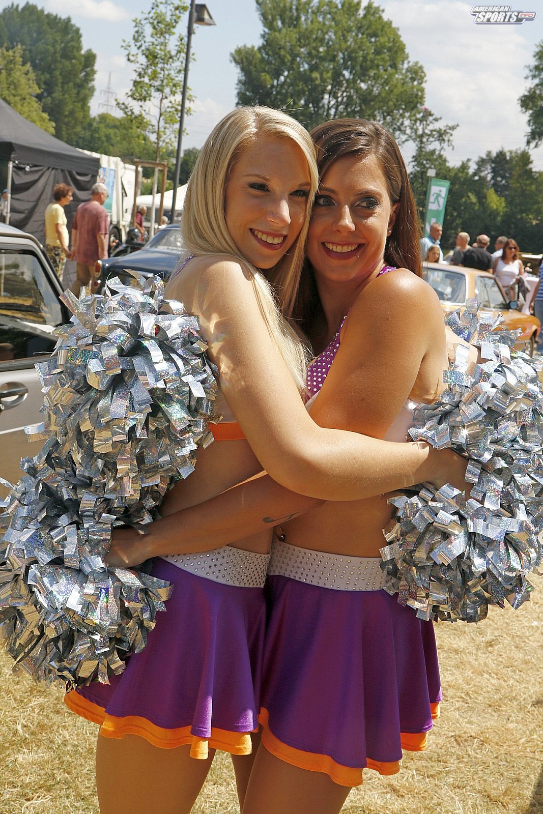 Die Frankfurt Universe Cheerleader bei der Oldtimer Ausstellung in Frankfurt Höchst 07.07.2019