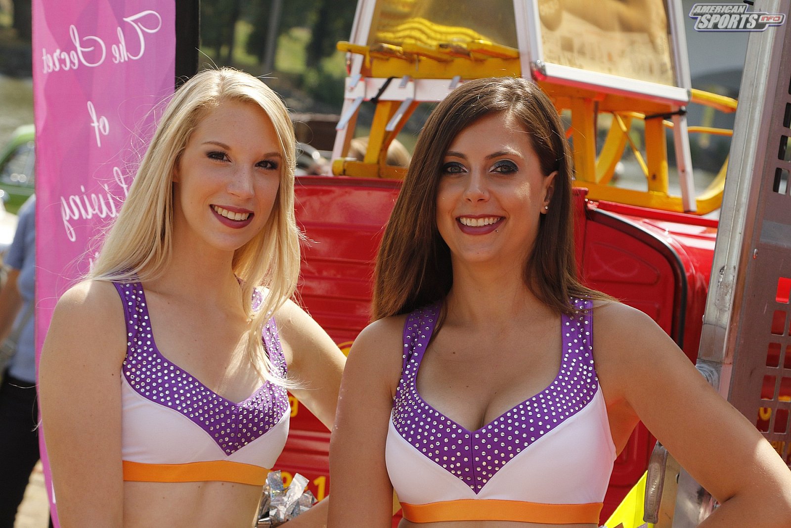 Die Frankfurt Universe Cheerleader bei der Oldtimer Ausstellung in Frankfurt Höchst 07.07.2019
