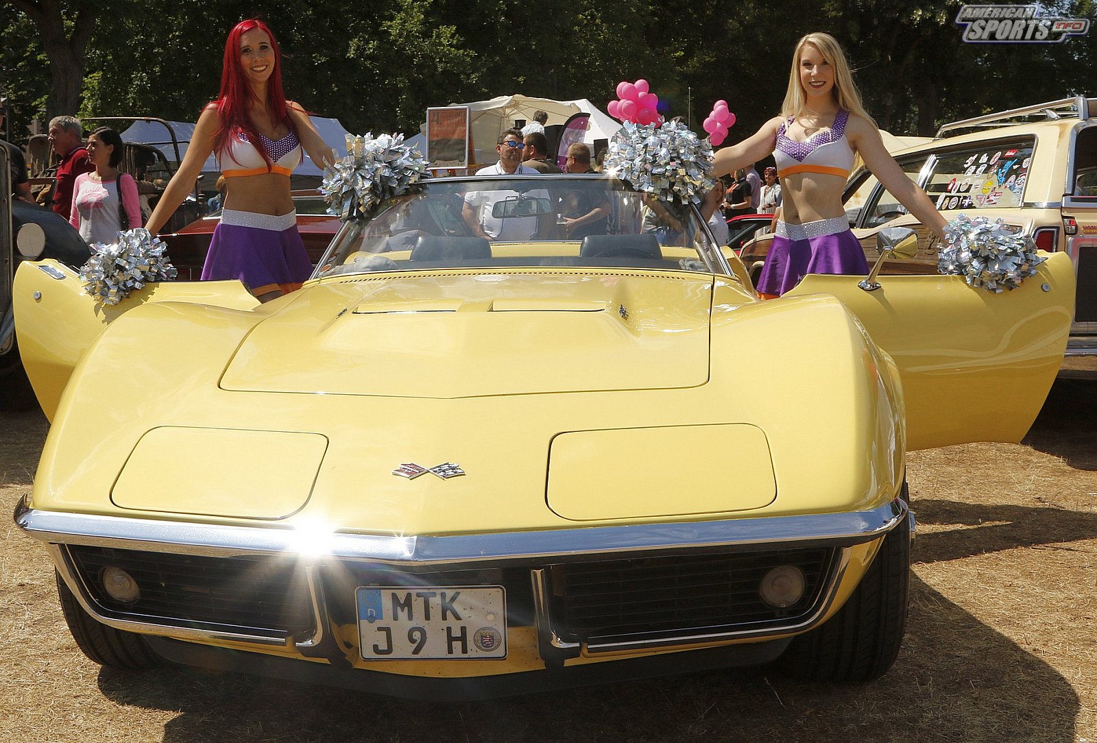 Die Frankfurt Universe Cheerleader bei der Oldtimer Ausstellung in Frankfurt Höchst 07.07.2019