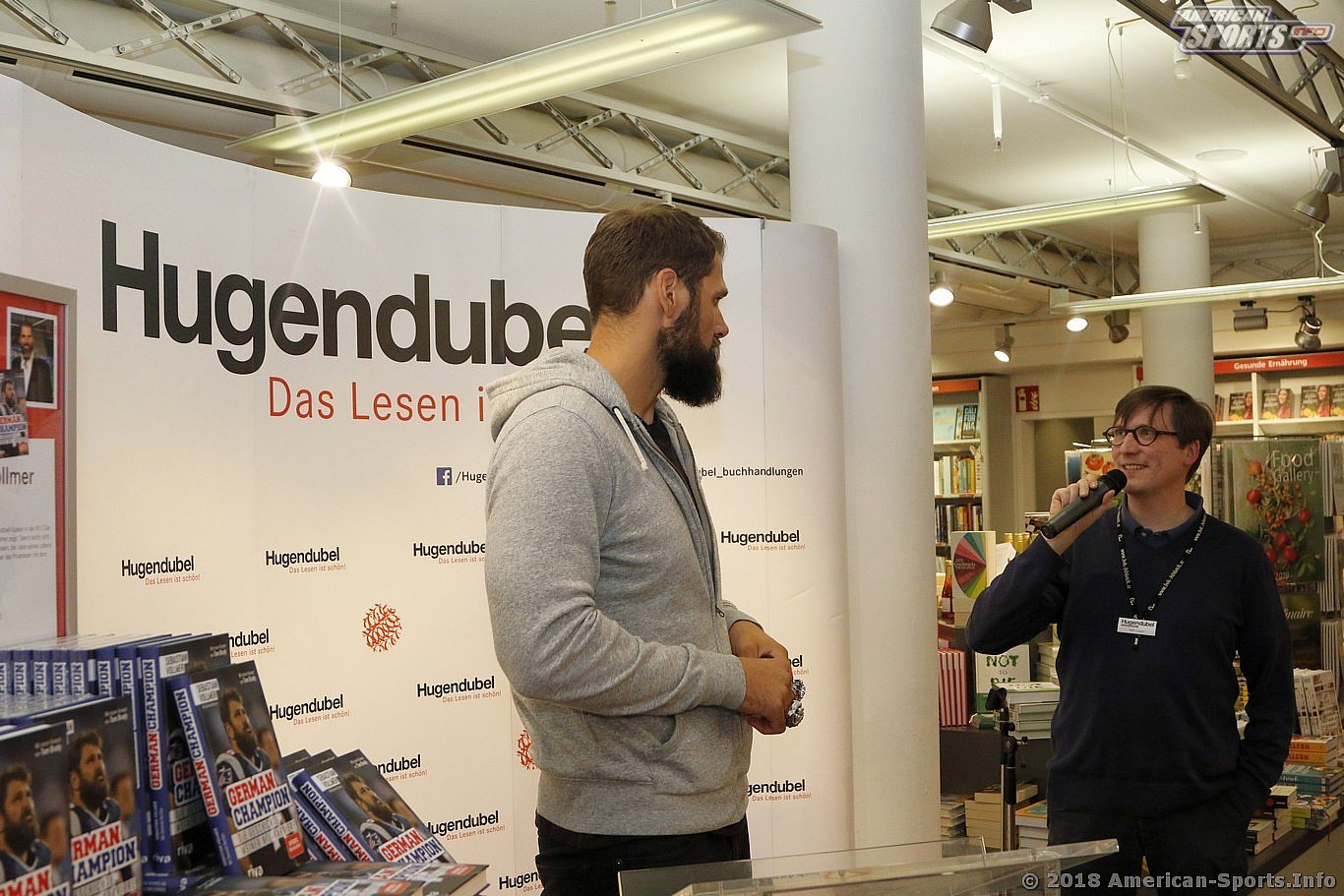 Football: Sebastian Vollmer signiert sein Buch 23.10.18