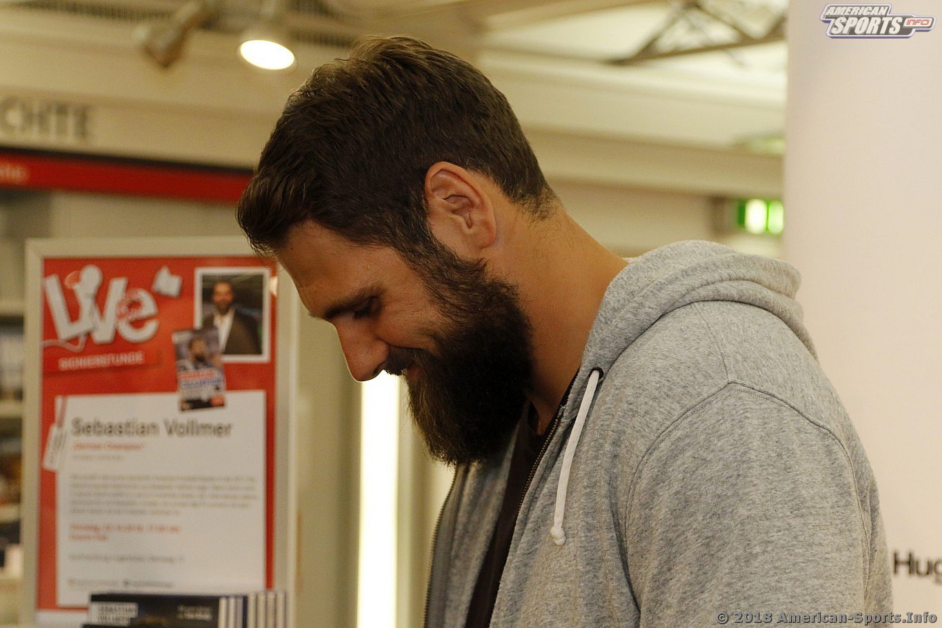 Football: Sebastian Vollmer signiert sein Buch 23.10.18