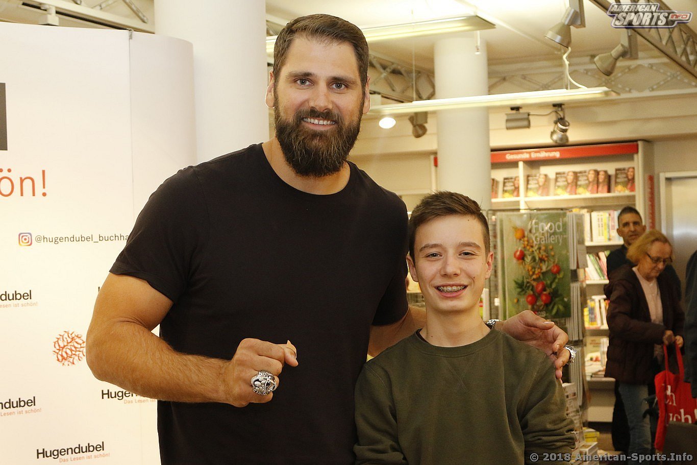 Football: Sebastian Vollmer signiert sein Buch 23.10.18