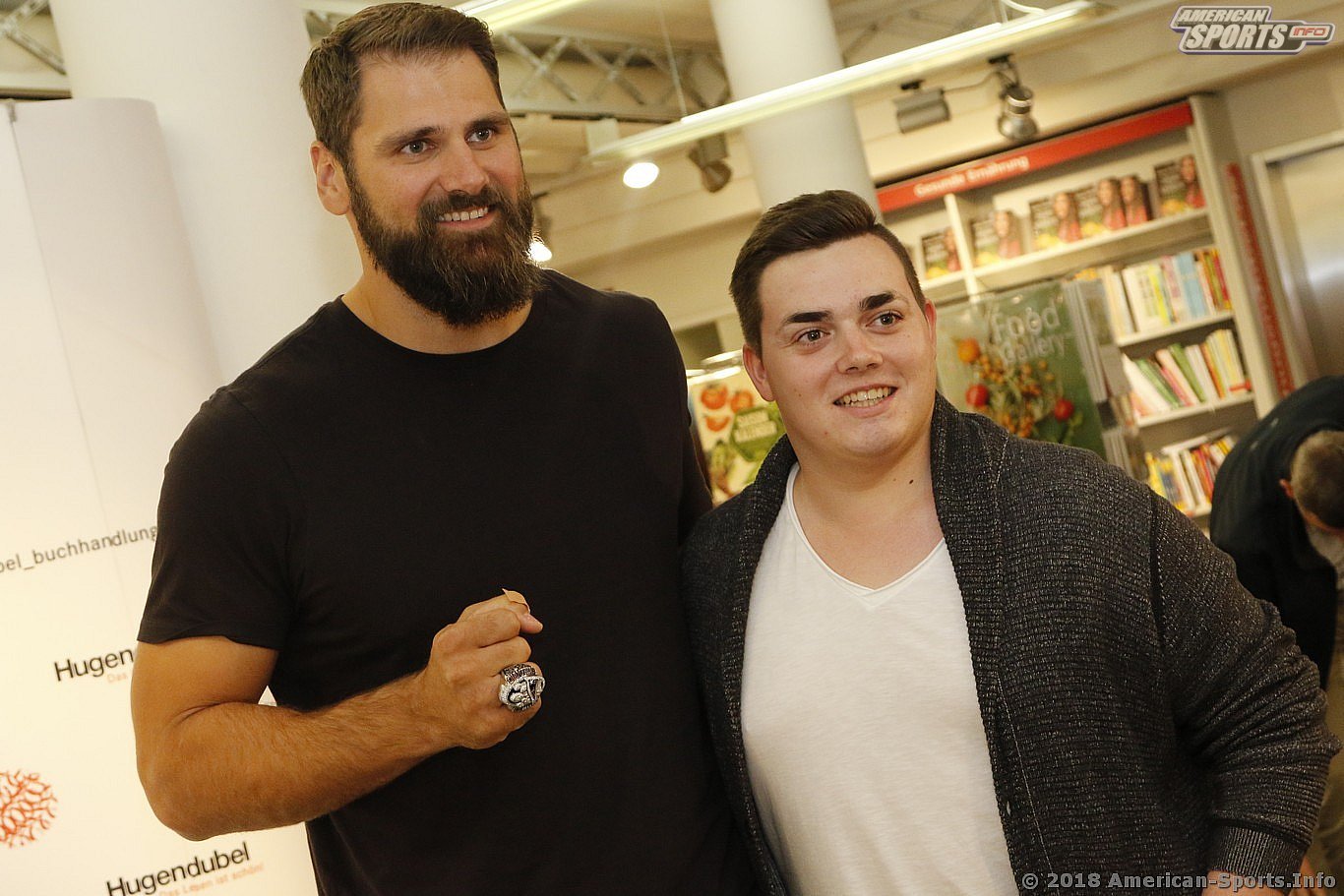 Football: Sebastian Vollmer signiert sein Buch 23.10.18