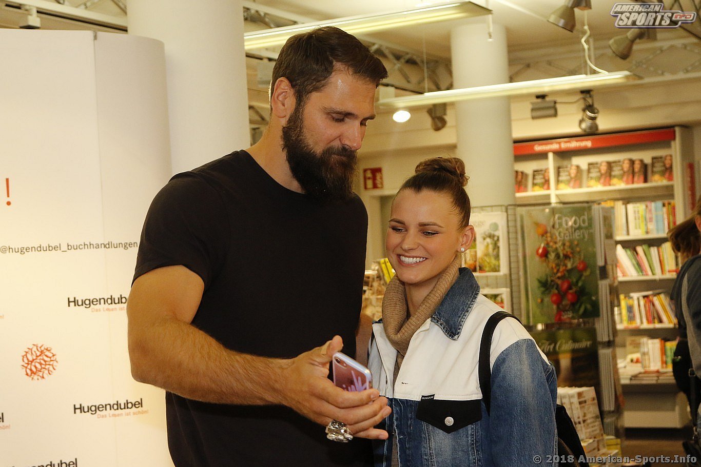 Football: Sebastian Vollmer signiert sein Buch 23.10.18