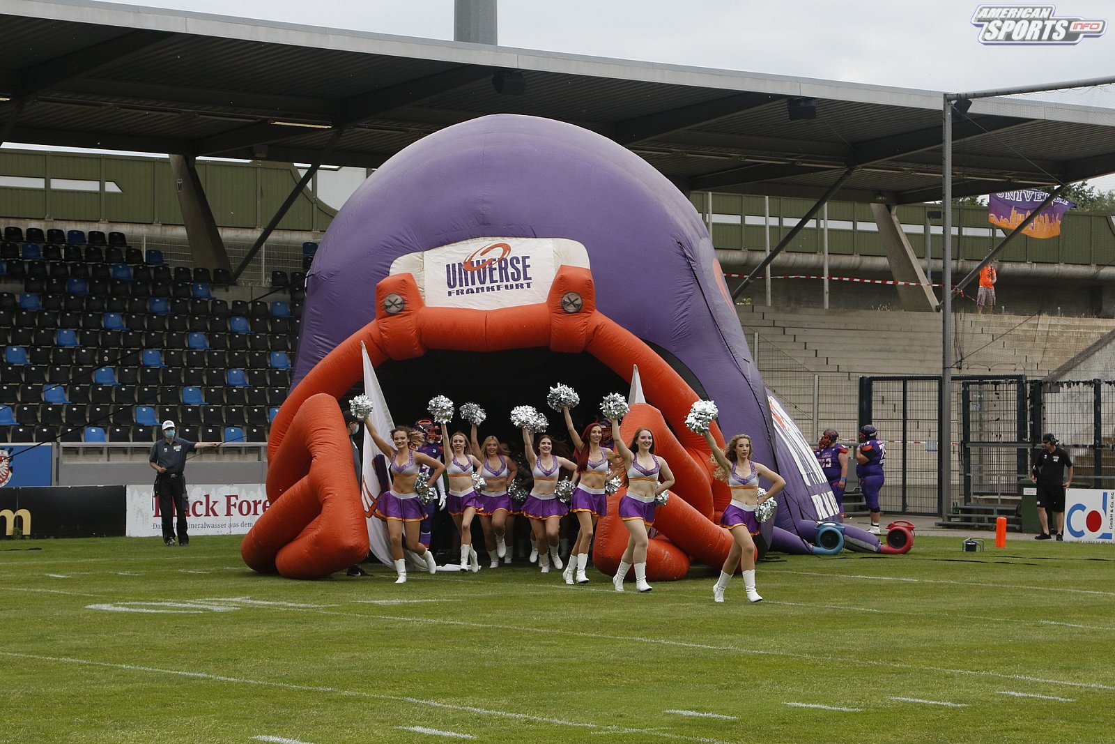 Die Frankfurt Universe Cheerleader beim Heimspiel gegen die Saarland Hurricanes 00:83 12.06.2021