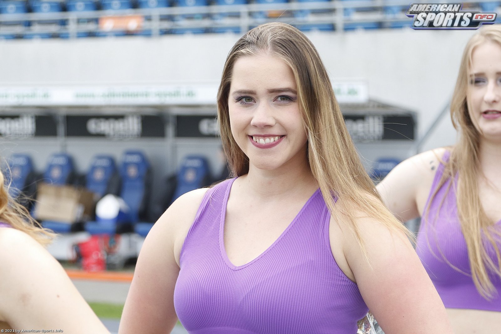 Die Frankfurt Universe Cheerleader beim Heimspiel gegen die Marburg Mercenaries 12:42 10.07.2021