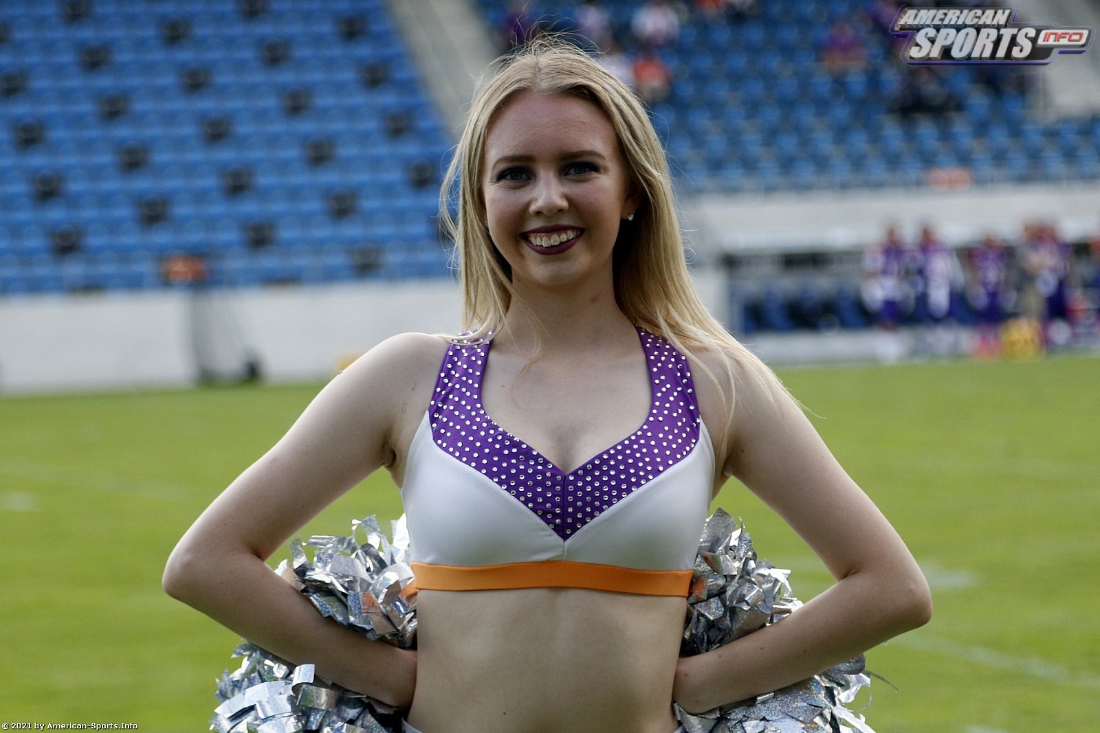 Die Frankfurt Universe Cheerleader beim Heimspiel gegen die Marburg Mercenaries 12:42 10.07.2021
