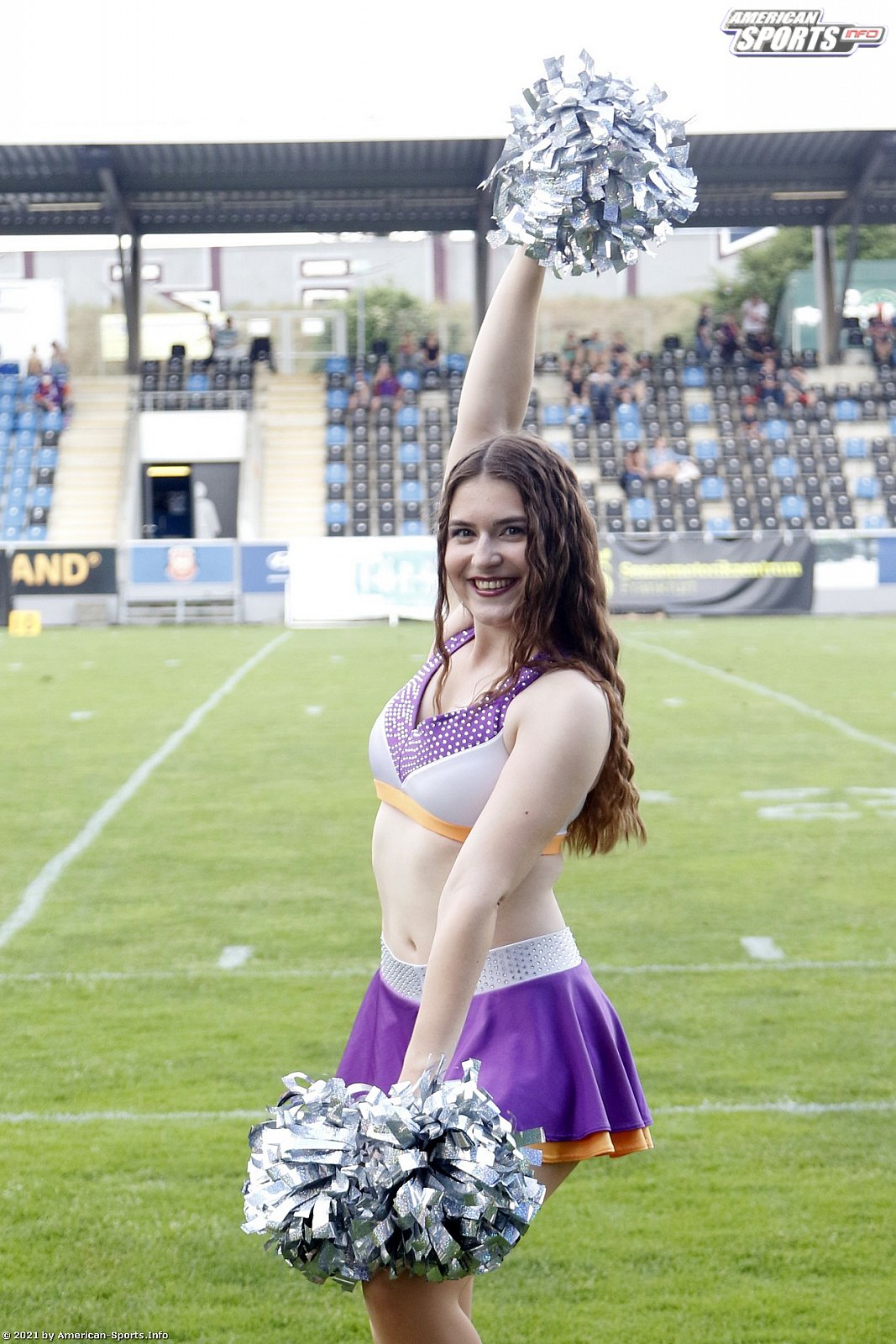 Die Frankfurt Universe Cheerleader beim Heimspiel gegen die Marburg Mercenaries 12:42 10.07.2021