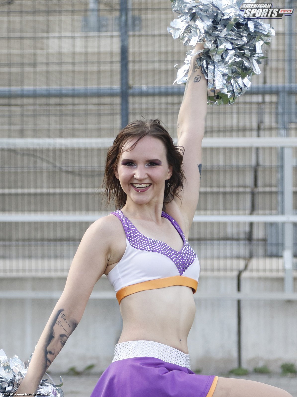 Die Frankfurt Universe Cheerleader beim Heimspiel gegen die Marburg Mercenaries 12:42 10.07.2021