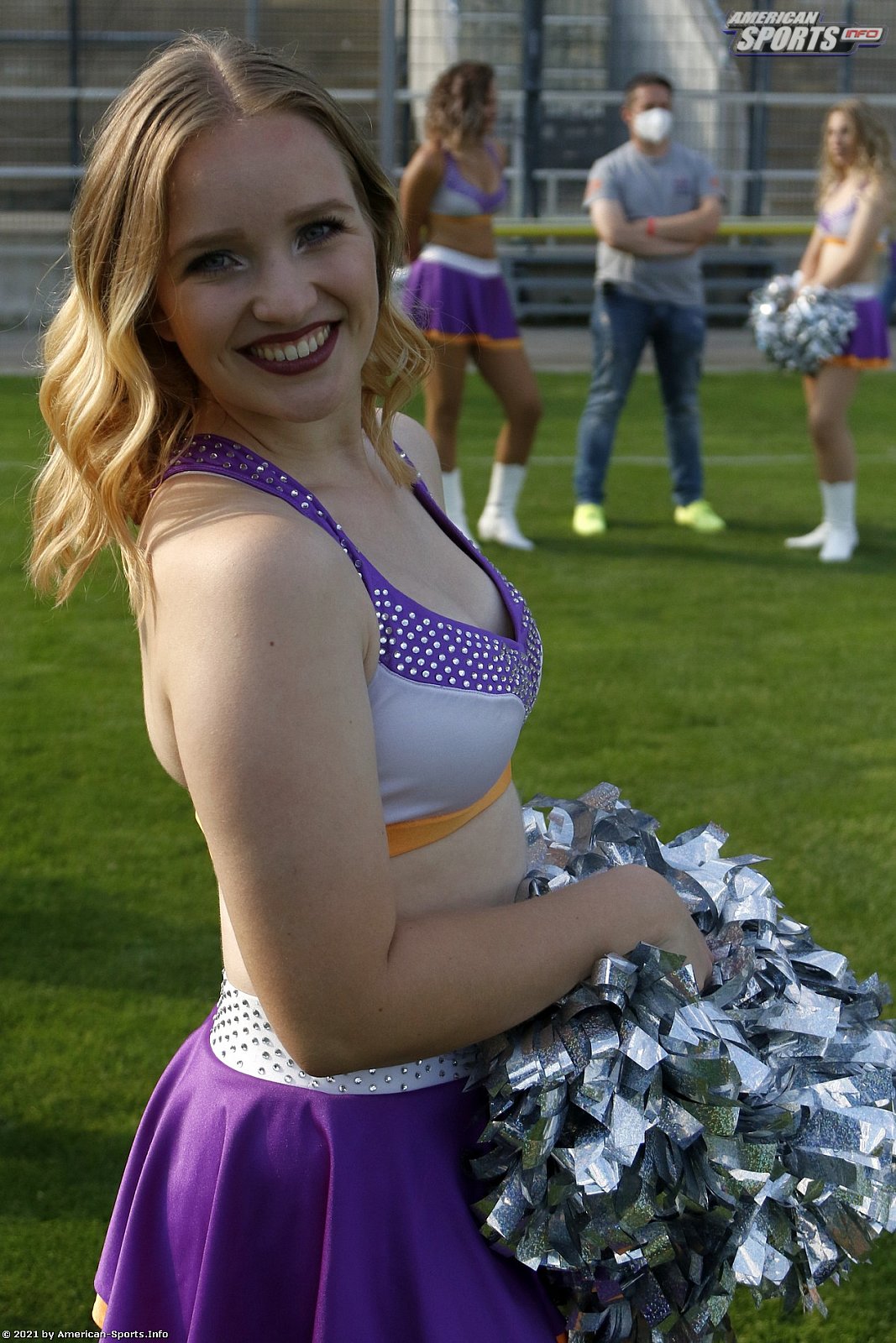 Die Frankfurt Universe Cheerleader beim Heimspiel gegen die Marburg Mercenaries 12:42 10.07.2021