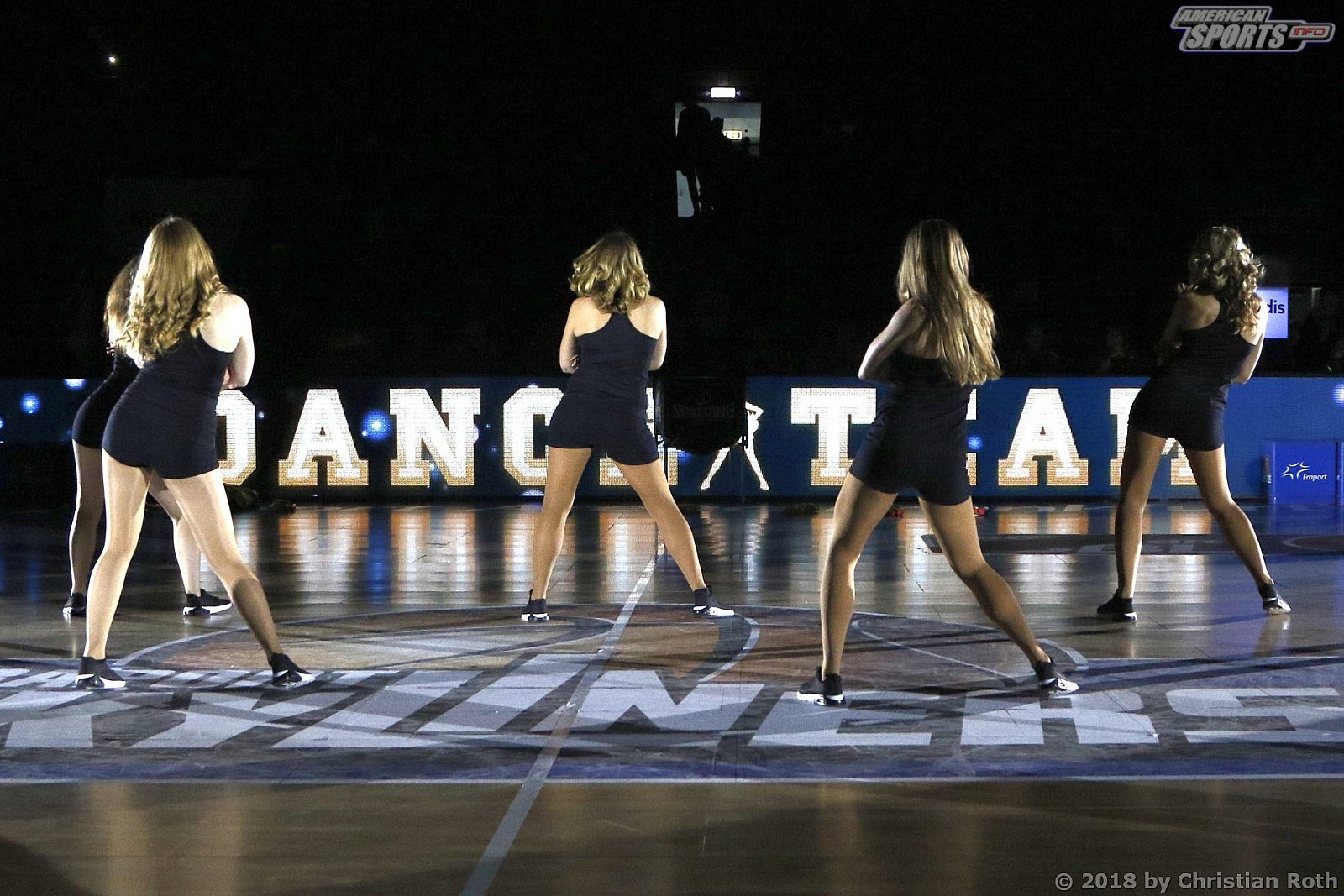 Das Frankfurt Skyliners Danceteam beim Heimspiel gegen Basketball Löwen Braunschweig am 24.11.2018