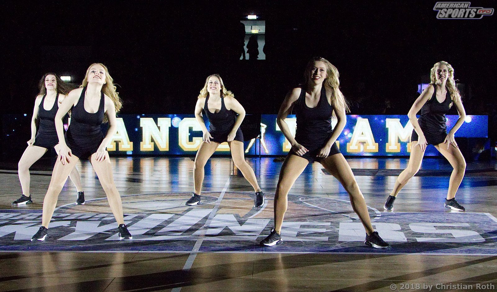 Das Frankfurt Skyliners Danceteam beim Heimspiel gegen Basketball Löwen Braunschweig am 24.11.2018
