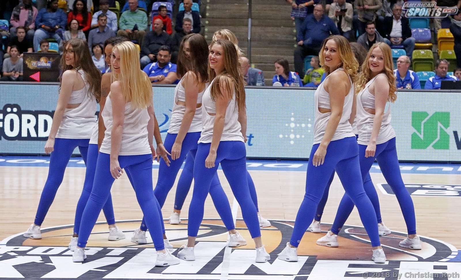 Das Frankfurt Skyliners Danceteam beim Heimspiel gegen Basketball Löwen Braunschweig am 24.11.2018