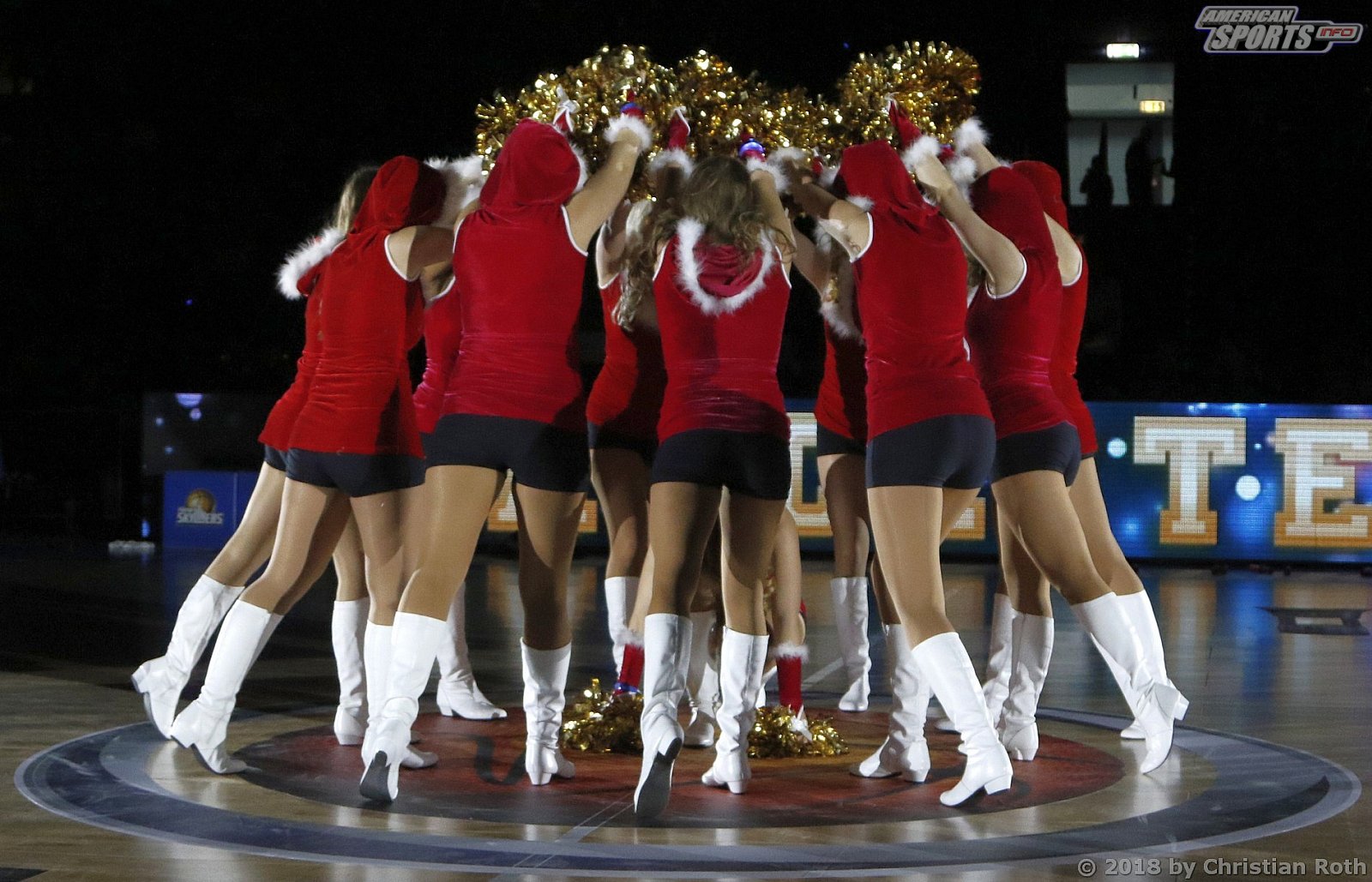 Das Frankfurt Skyliners Danceteam beim BBL Pokal Heimspiel gegen die Basketball Löwen Braunschweig am 22.12.2018