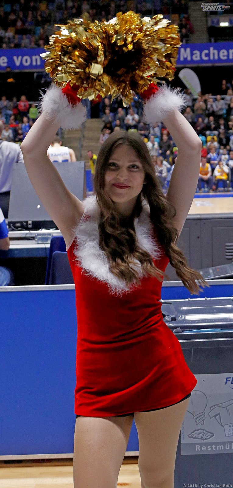 Das Frankfurt Skyliners Danceteam beim BBL Pokal Heimspiel gegen die Basketball Löwen Braunschweig am 22.12.2018