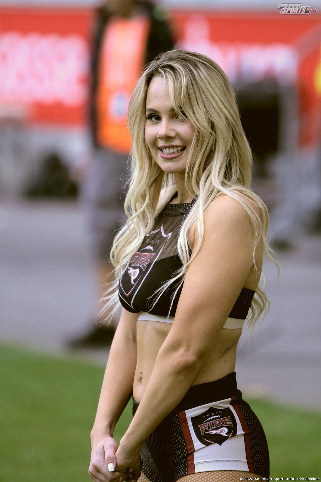 Die Cheerleader beim Spiel Rhein Fire vs Cologne Centurions am 23.07.2023