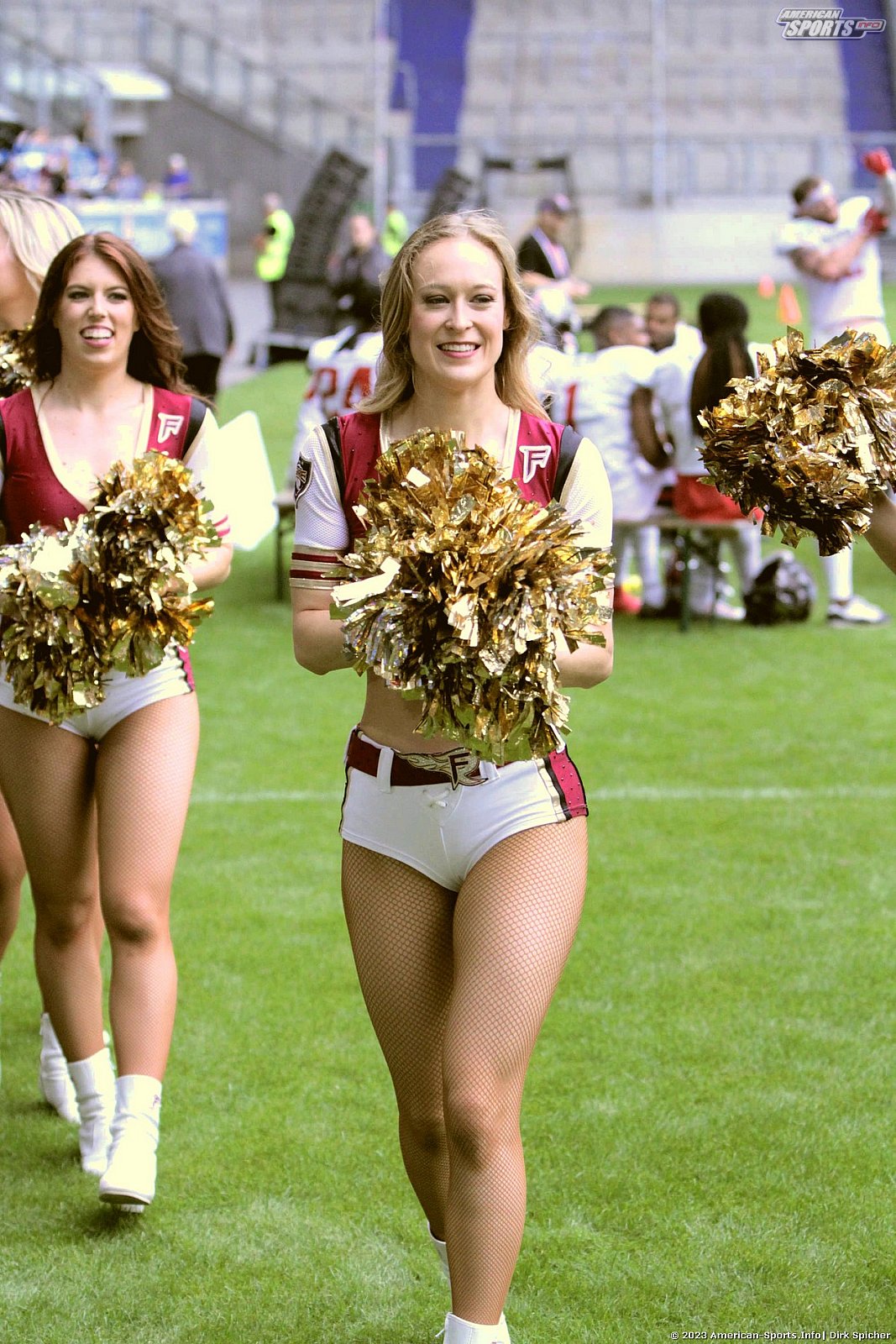 Die Cheerleader beim Spiel Rhein Fire vs Cologne Centurions am 23.07.2023