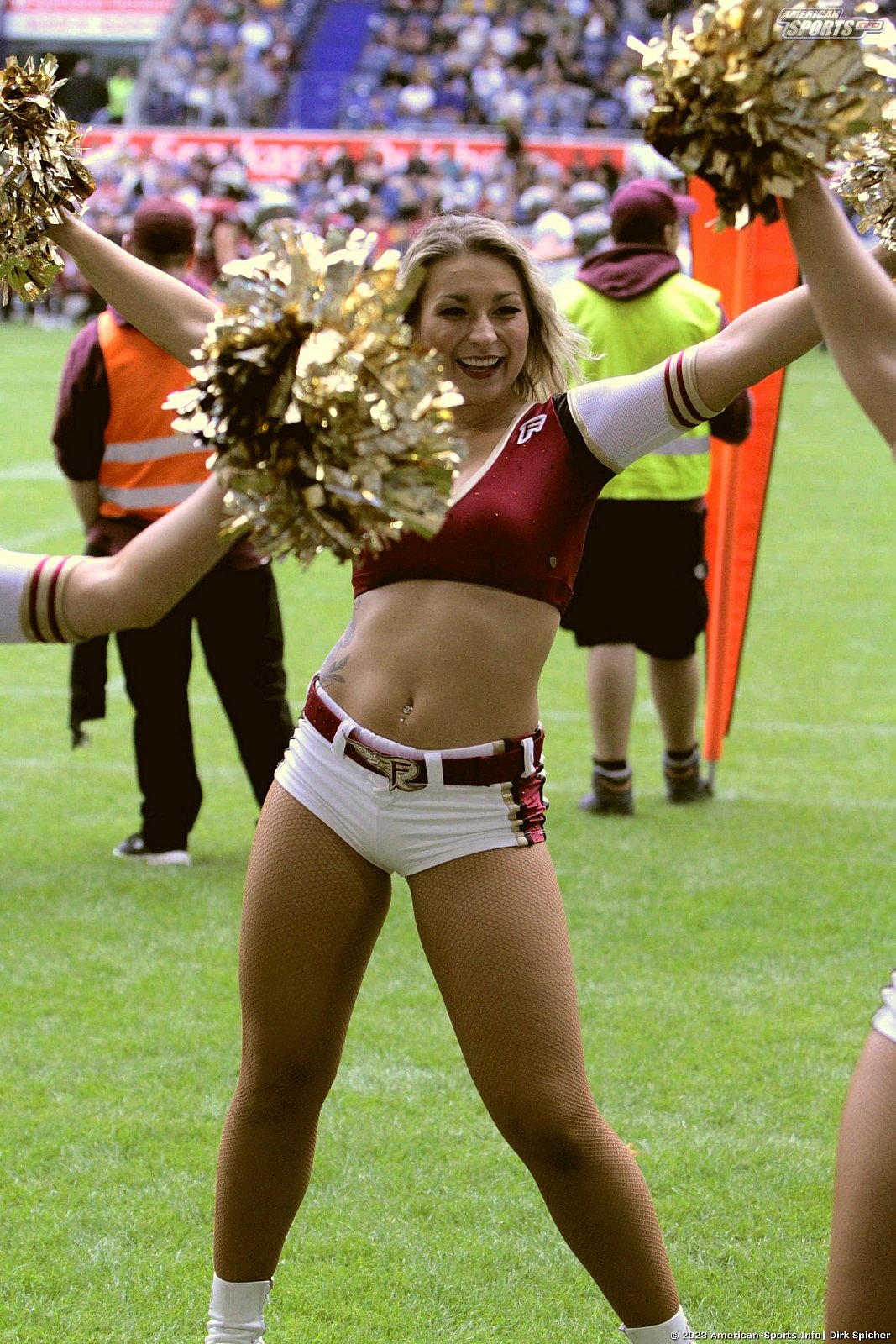 Die Cheerleader beim Spiel Rhein Fire vs Cologne Centurions am 23.07.2023