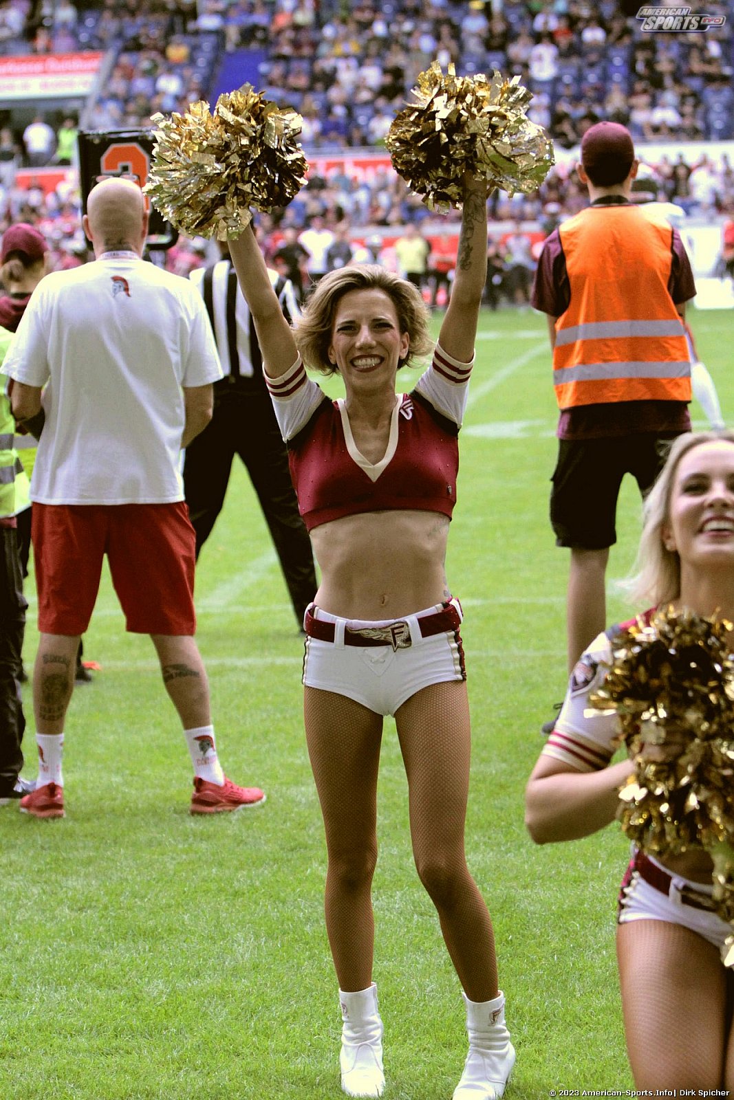 Die Cheerleader beim Spiel Rhein Fire vs Cologne Centurions am 23.07.2023