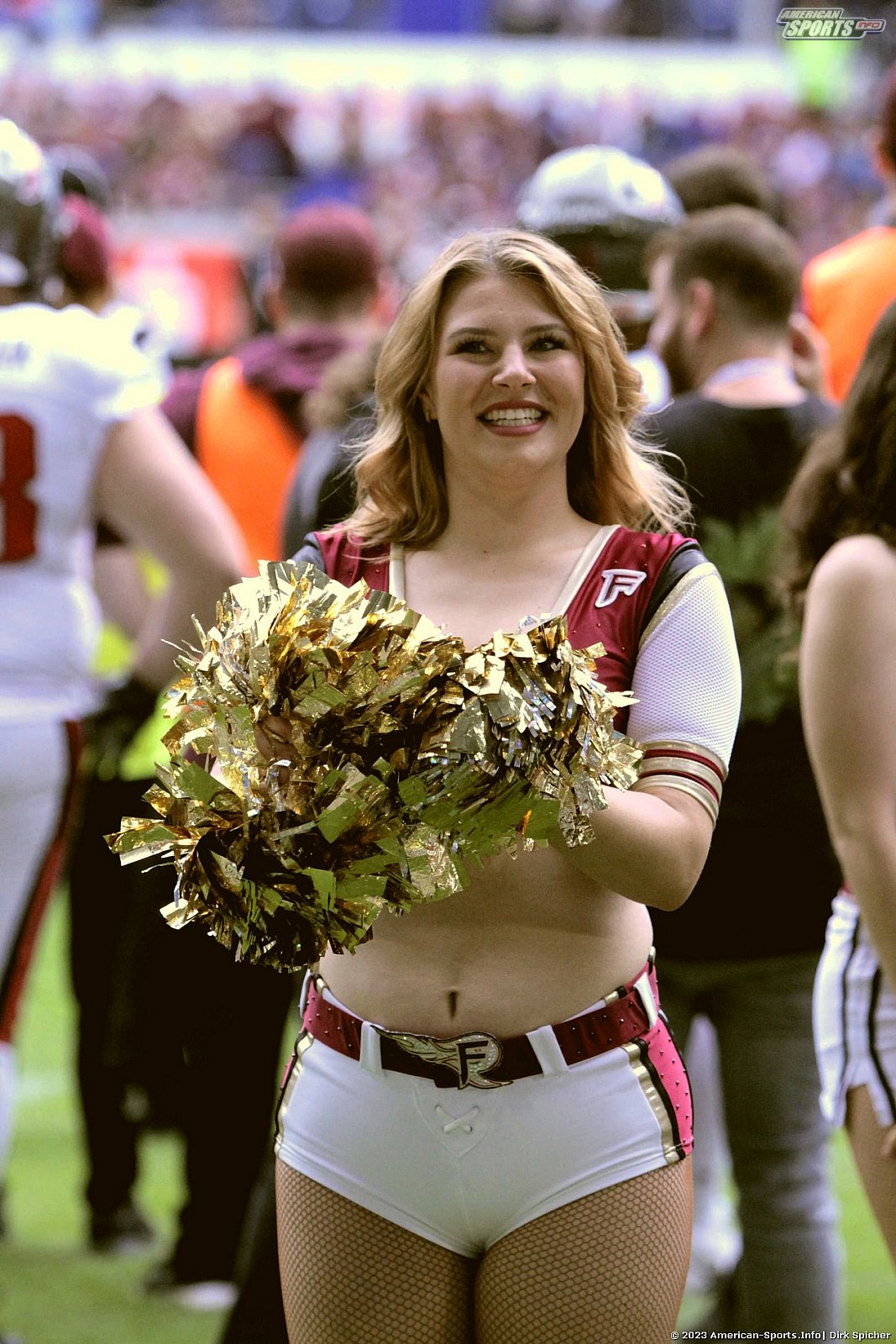Die Cheerleader beim Spiel Rhein Fire vs Cologne Centurions am 23.07.2023