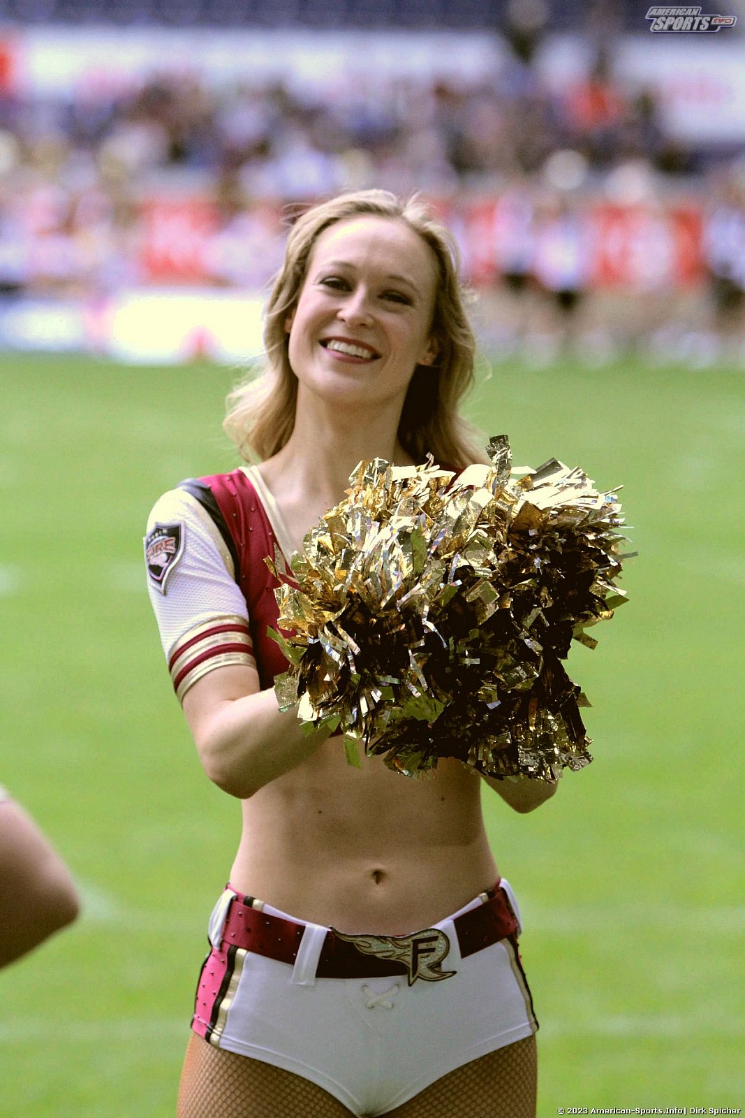 Die Cheerleader beim Spiel Rhein Fire vs Cologne Centurions am 23.07.2023