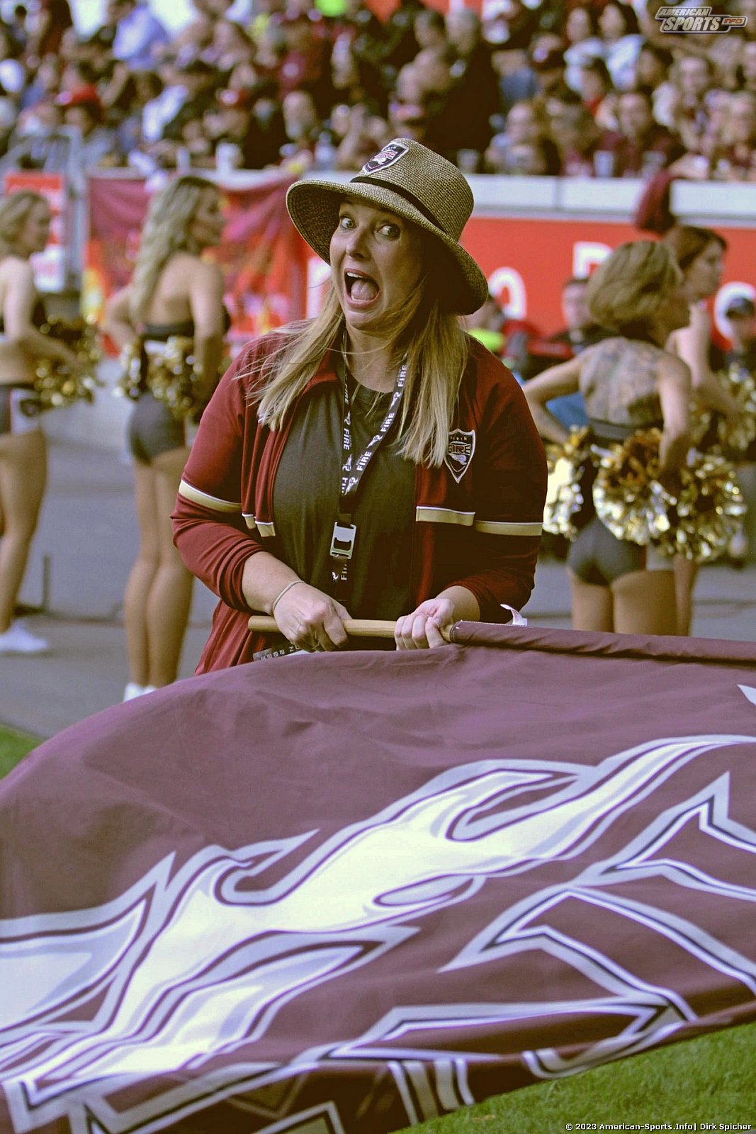 Die Cheerleader beim Spiel Rhein Fire vs Cologne Centurions am 23.07.2023